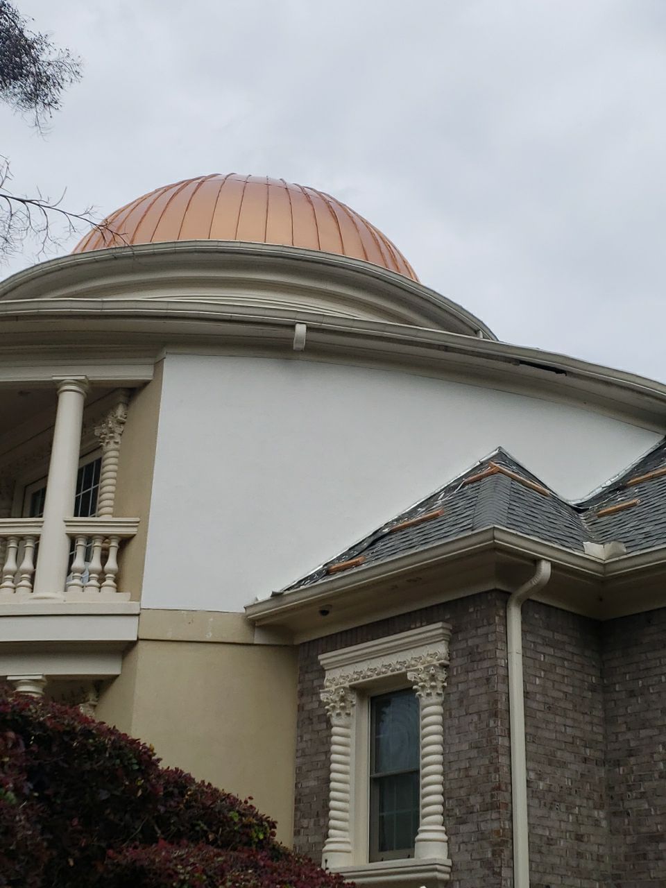 Large estate roof during GAF Timberline HDZ Mission Brown installation